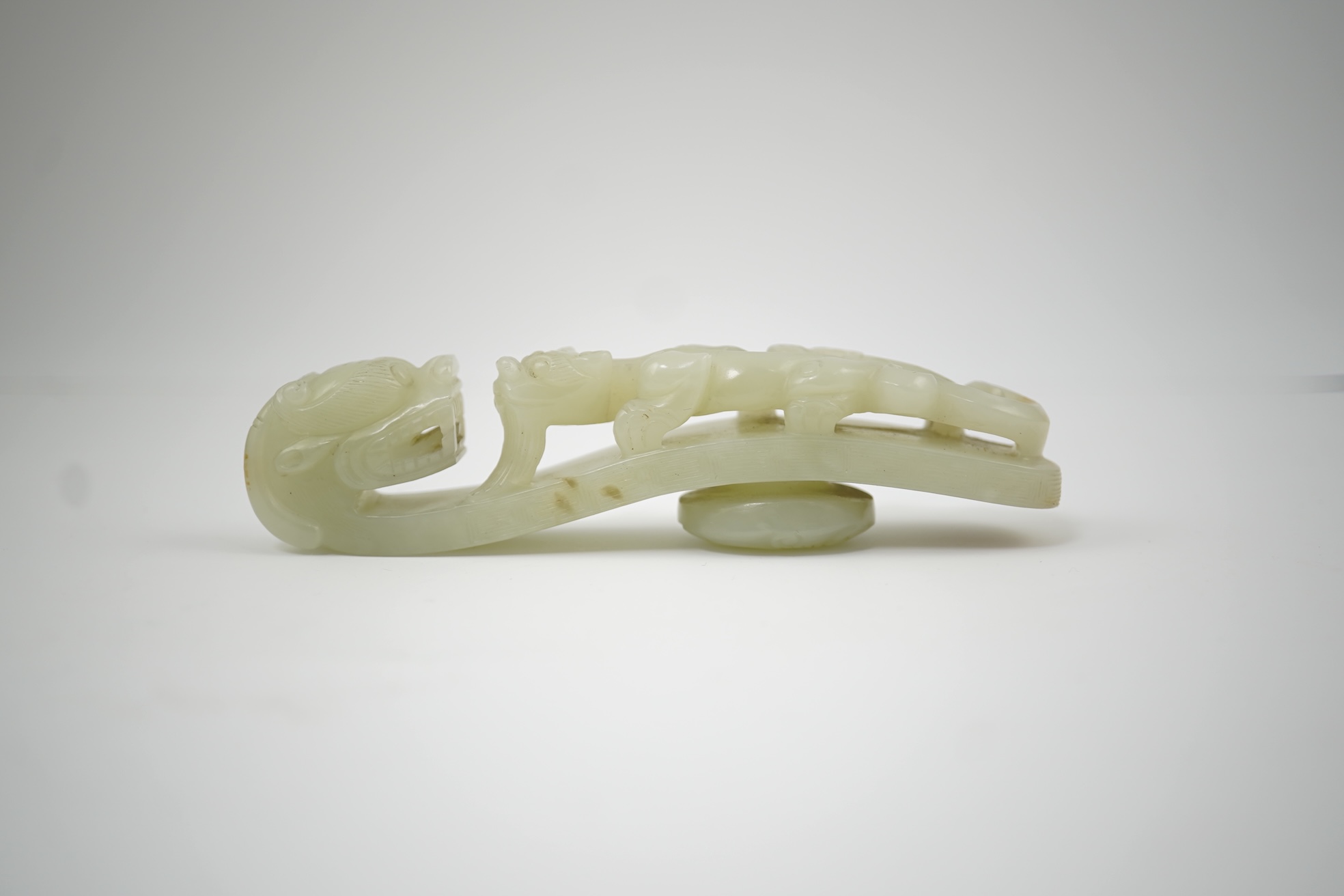 A Chinese pale celadon jade 'dragon' belt hook, 18th/19th century